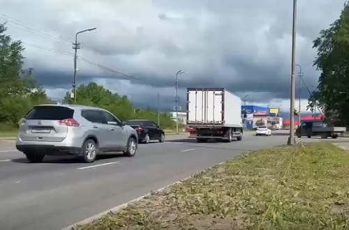 На Кирилловском шоссе в Череповце установят тросовое ограждение На Кирилловском шоссе в Череповце установят тросовое ограждение