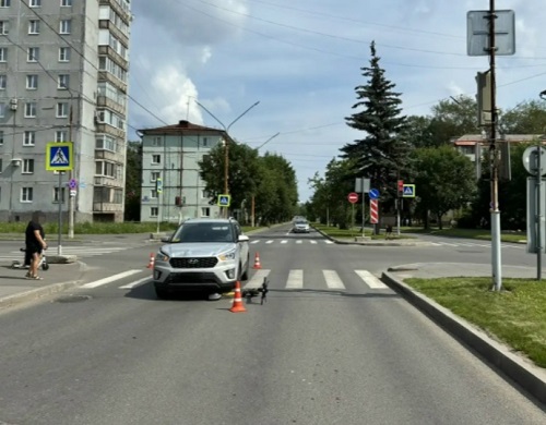 Два человека на электросамокате пострадали при ДТП в Череповце